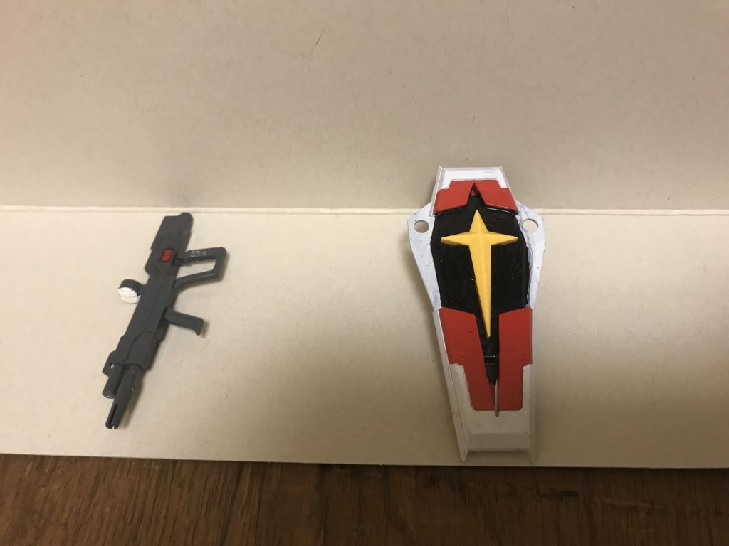 インパルスシールドと高エネルギービームライフルです。塗装はそれなりの仕上がりかと思います。