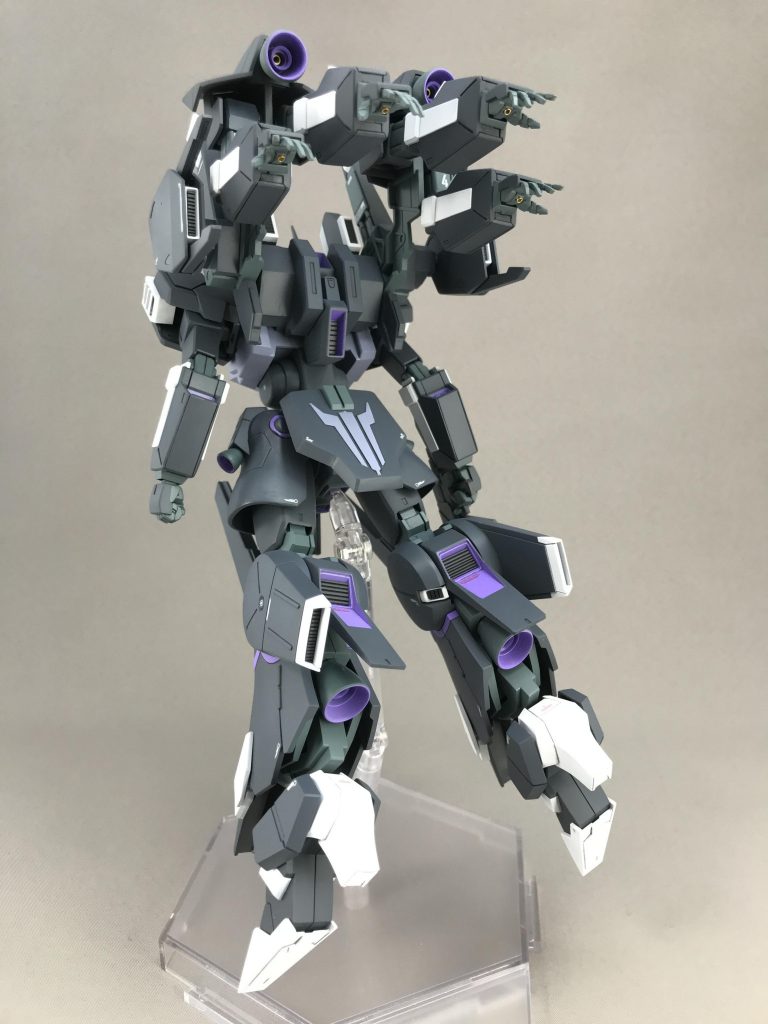 予備腕展開。
手芸用つぶし玉を、予備腕の関節・平手ビーム口・ライフル銃口につけてます。