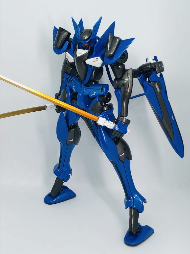 搭乗者のグラハムエーカーは一時期、二刀流を使用していたので劇中では無かったブレイヴの二刀流を採用しました。