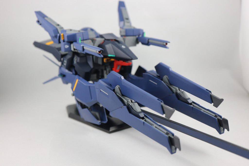 フルドドⅡユニットを取り外し
設定上ホバーユニットはスライド収納される設定ですが、クローユニットとの関係でキットでは再現が難しいので、差し替えでそれっぽく見えるように