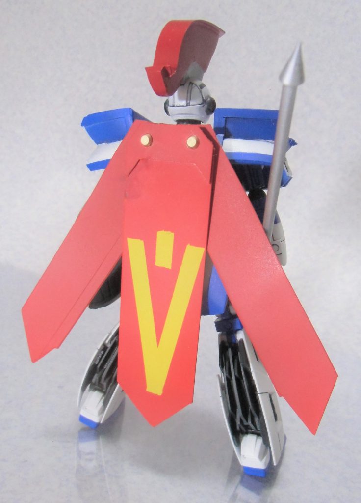 背面です。マントはプラ板でつくりました。模様もターンエーに合わせました。