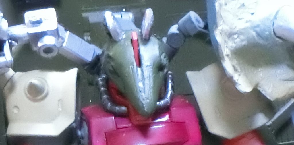 頭部センサーも空間戦闘に向けて強化されている。