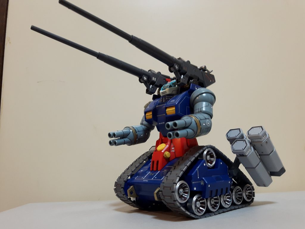 本体はスジ彫り一部塗装です。砲身はガンタンク初期型のに変更して、ミサイルポット追加してます。