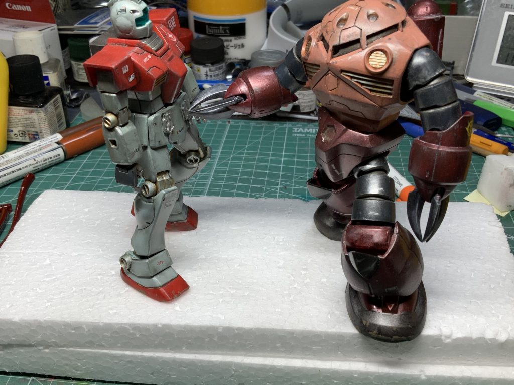 初めに、土台のスチロールで大体の位置決めます