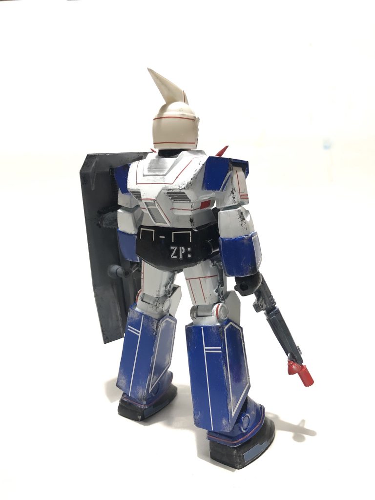 うしろ
本来は背中に剣を突き刺す形でホールドするのだけどオミット。
ビームショットライフルと剣はシールド裏に取り付けられる様にしました。
背面の形状は…
オリジナルとは全然違うけどまぁ良し。