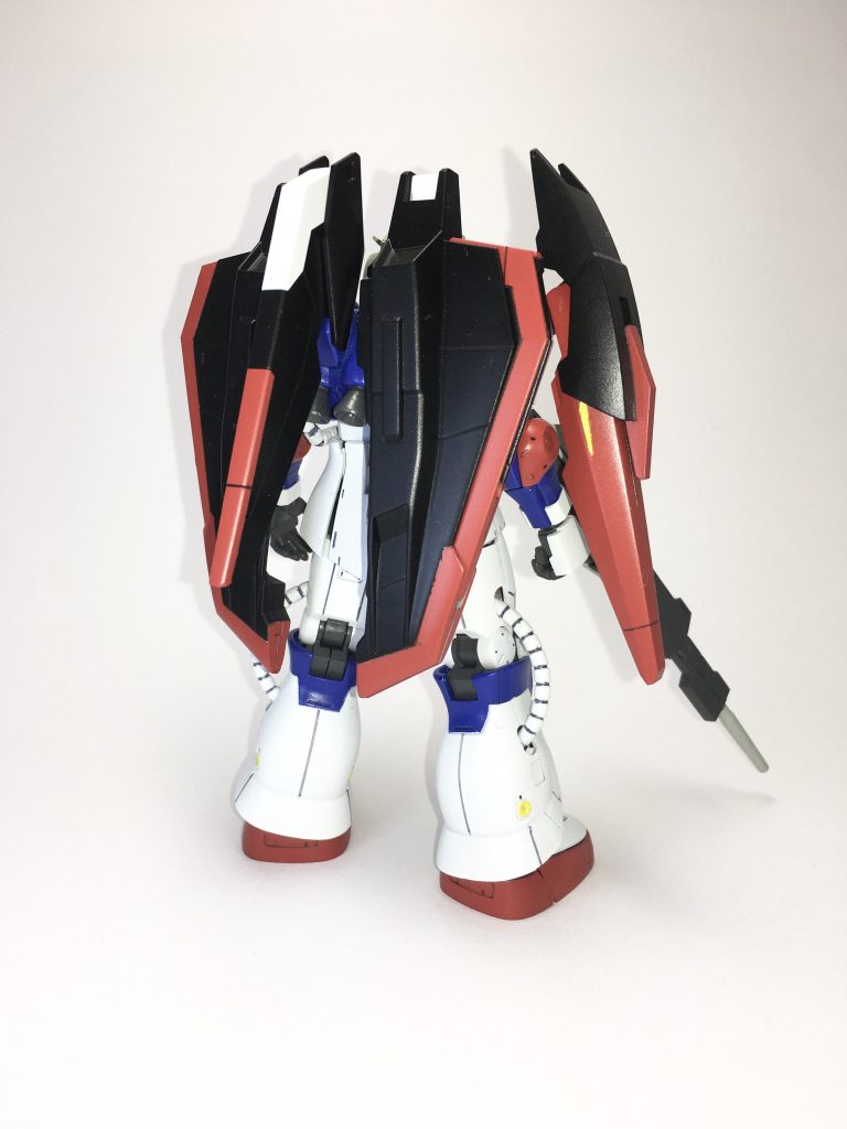 ちゃんと、ザクのパーツでZガンダムを修理してますね(発狂)

変形機構をなくしたとはいえ、Zベースだからハイスペックなのでしょうね〜