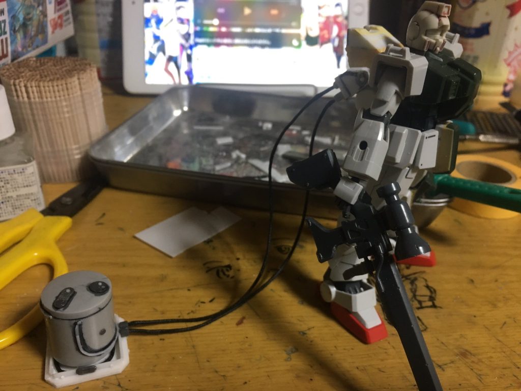 ランドセル、ジェネレータ、ライフルを繋ぐパイプは手芸屋で購入した紐で作成。
少々細いものの、自由度の高さに感激。