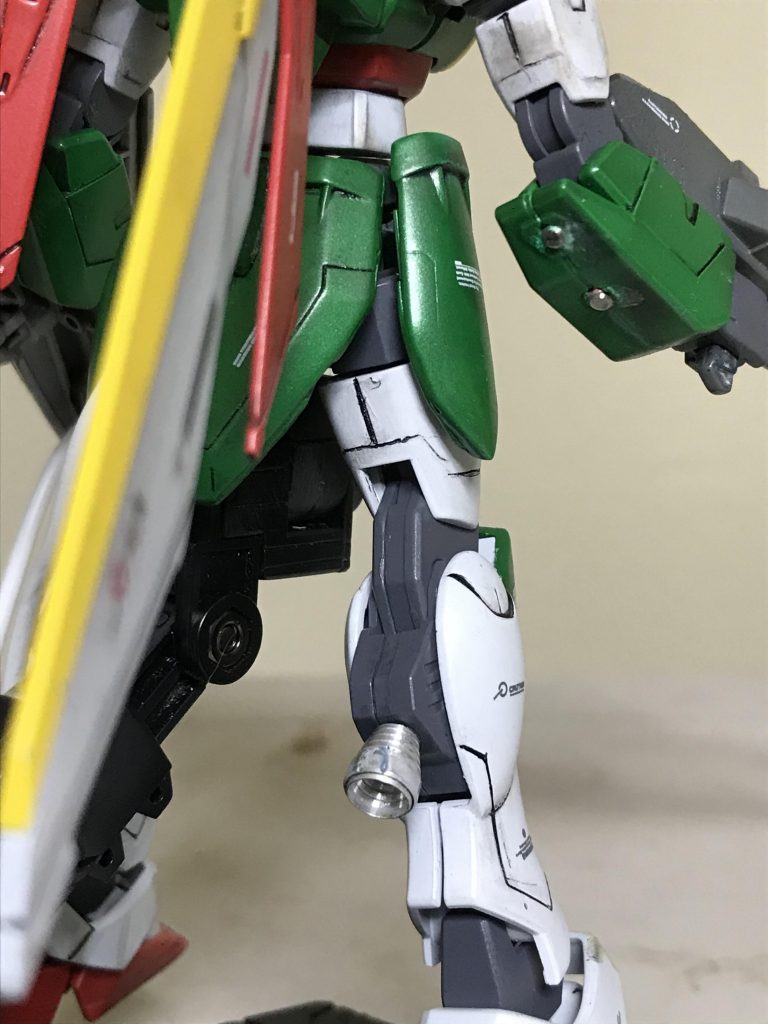 後ろ足のバーニアは メタルパーツを
使用しました。