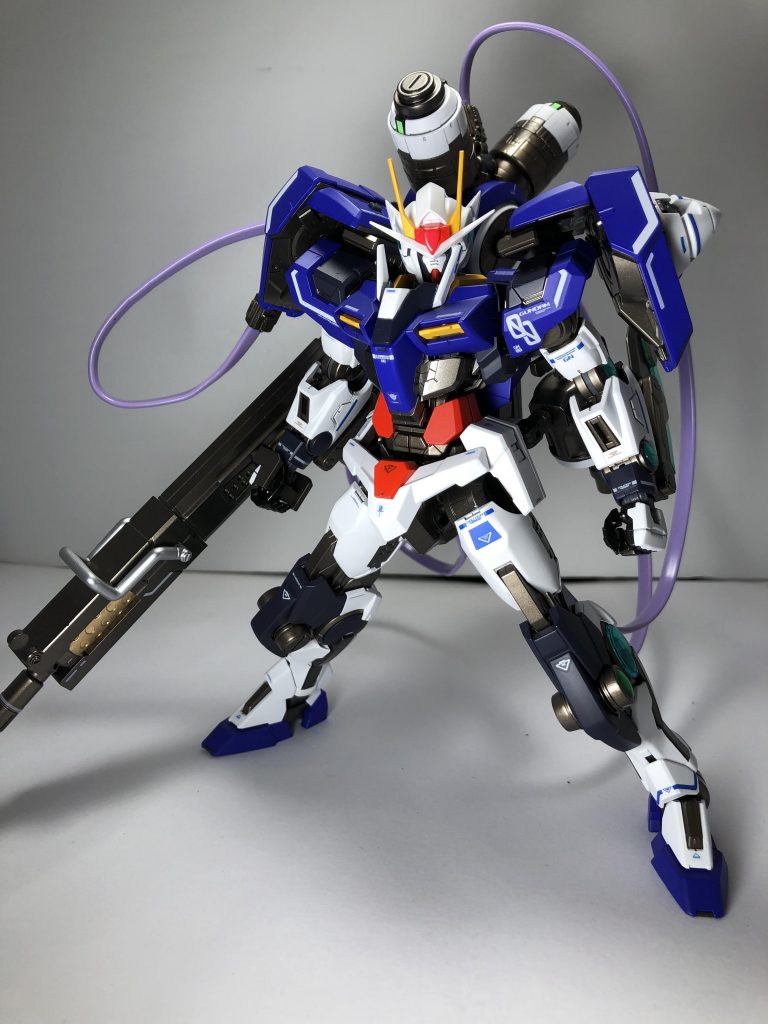 GNバスターキャノン、別名十字架砲を装備。コトブキヤの武器パーツとGNドライヴを組み合わせて十字架にしています。