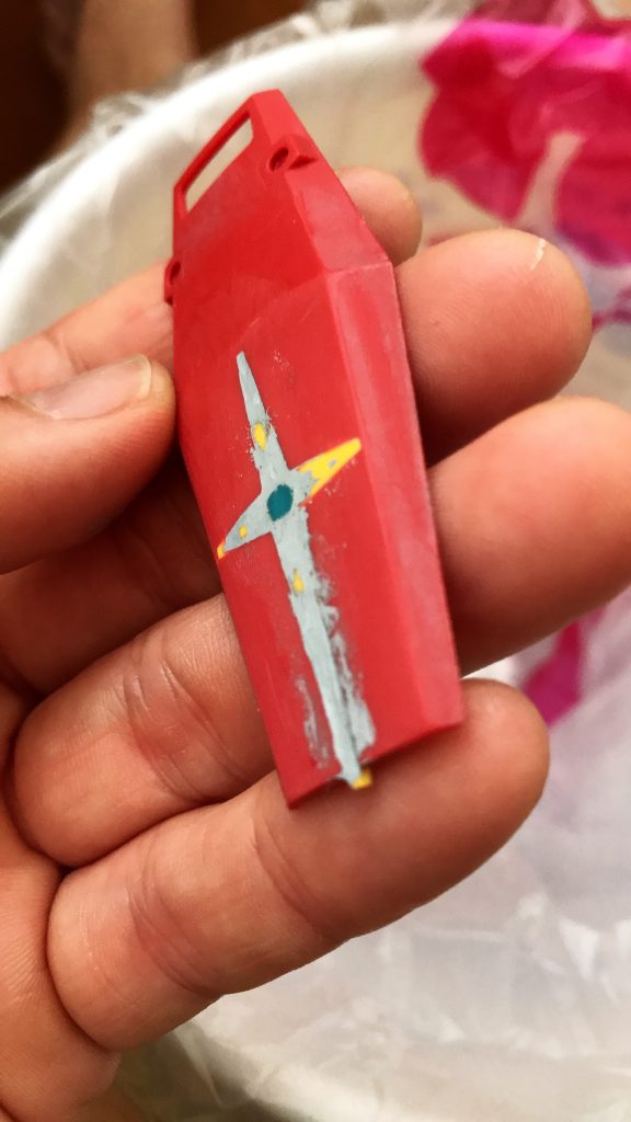 十字を裏返して接着、パテ埋め。
もう少し違うやり方が良かったような気がします。