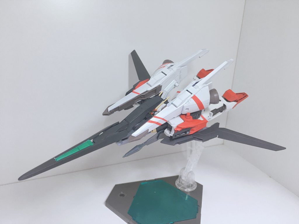 もちろんAGE-Ⅱが元キットなので変形出来ます。AGE-Ⅱノーマルよりも尖った飛行形態になったと思います。