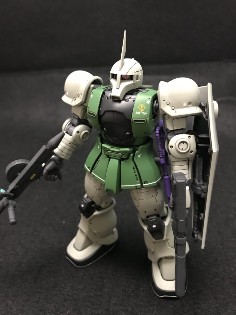 マシンガン二丁持ち。

頭部アンテナはプラ板で。