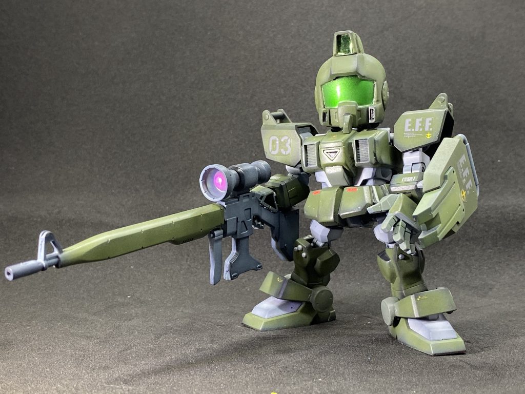 ⭐︎頭は、ジムヘッドをプラ板、パテで、ゴーグル、トサカ、頬、襟足を変更。
口は、ジャンクのガンダムから移植。
⭐︎胸ダクトをコトブキヤパーツに。
⭐︎股間をプラ板で改造。
⭐︎膝の段差をなめらかにパテで改造。
⭐︎バックパックは、旧HG陸ジムから移植。