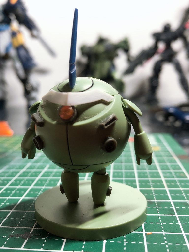 パーツは市販のものをつけてます。
額のバイザーはプラ板を加工してつけてるだけになってます。