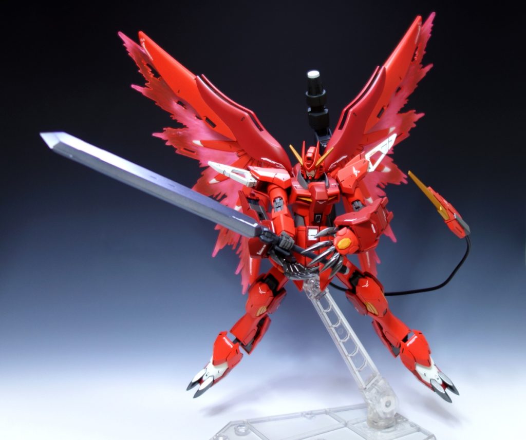 上半身はデスティニー、下半身はルプスレクス、手甲などはフラウロスから流用です。