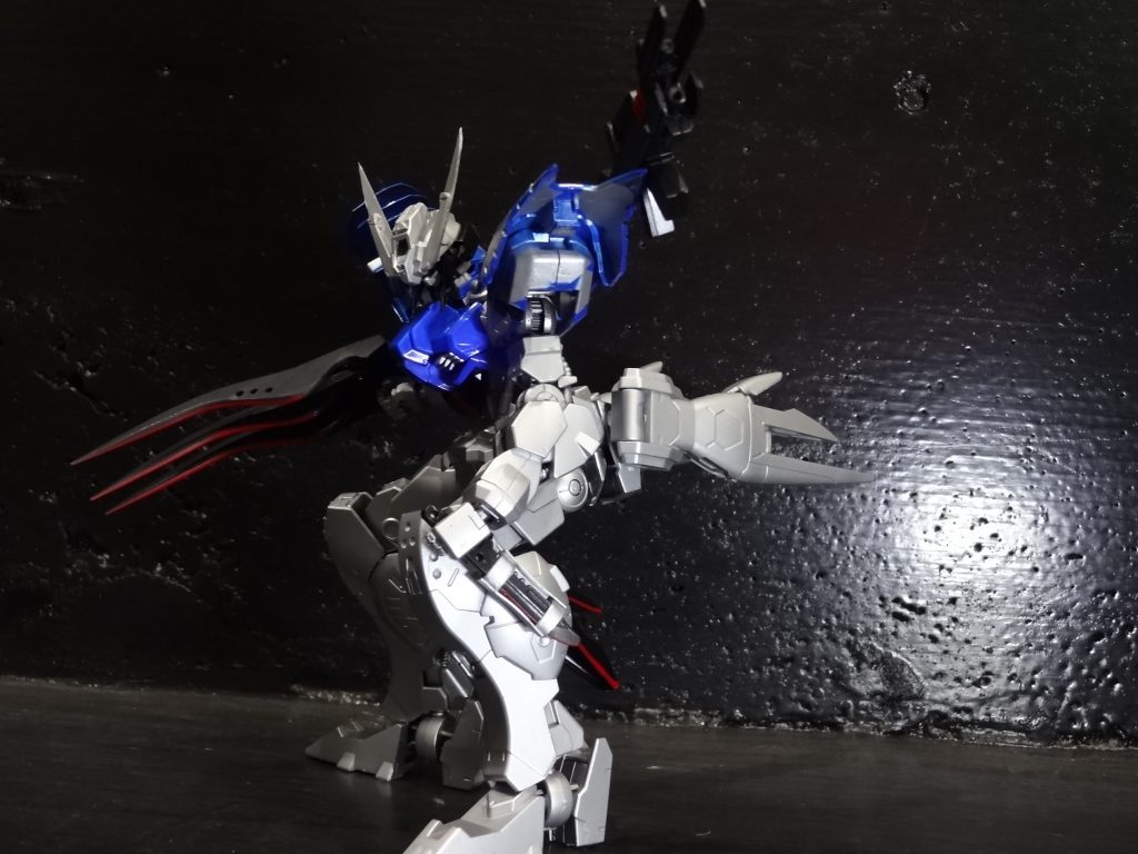 アーミーナイフを脚部に収納可能。
アスタロト、稼働が優秀。