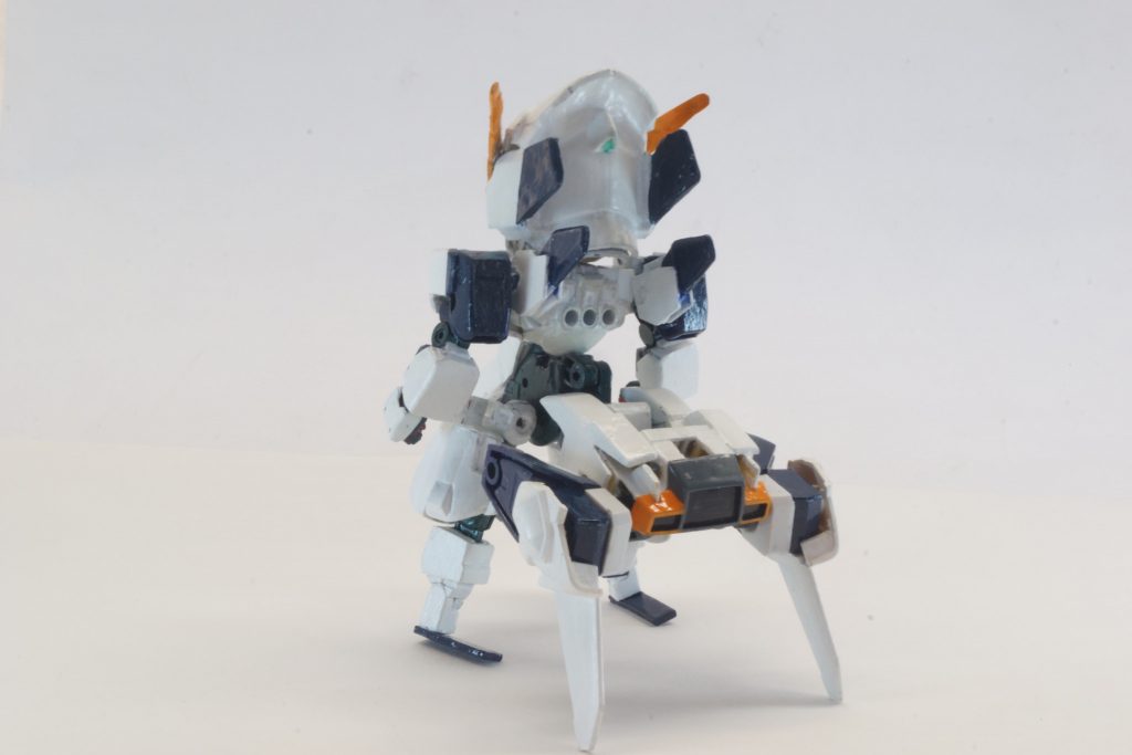 背面
腰にプリムローズEXを装備しています。