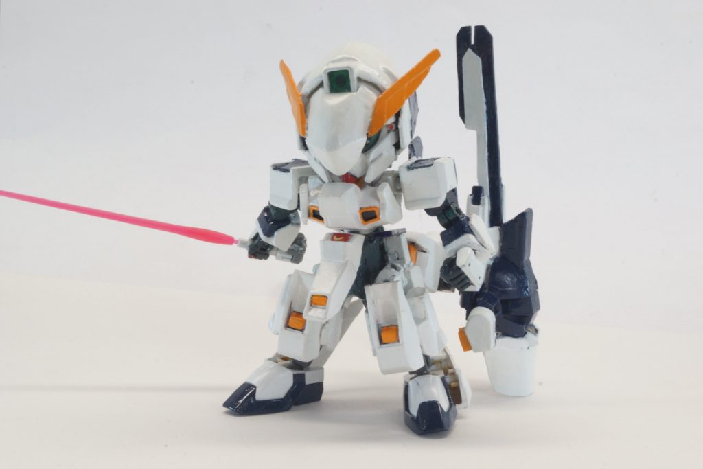 脚を折りたたみプリムローズEXの足を本体に装備させることにより地上戦使用になります。この時はコンポジットマルチシールドはうしろに装備しシールドのグリップをビームサーベルとして使います。