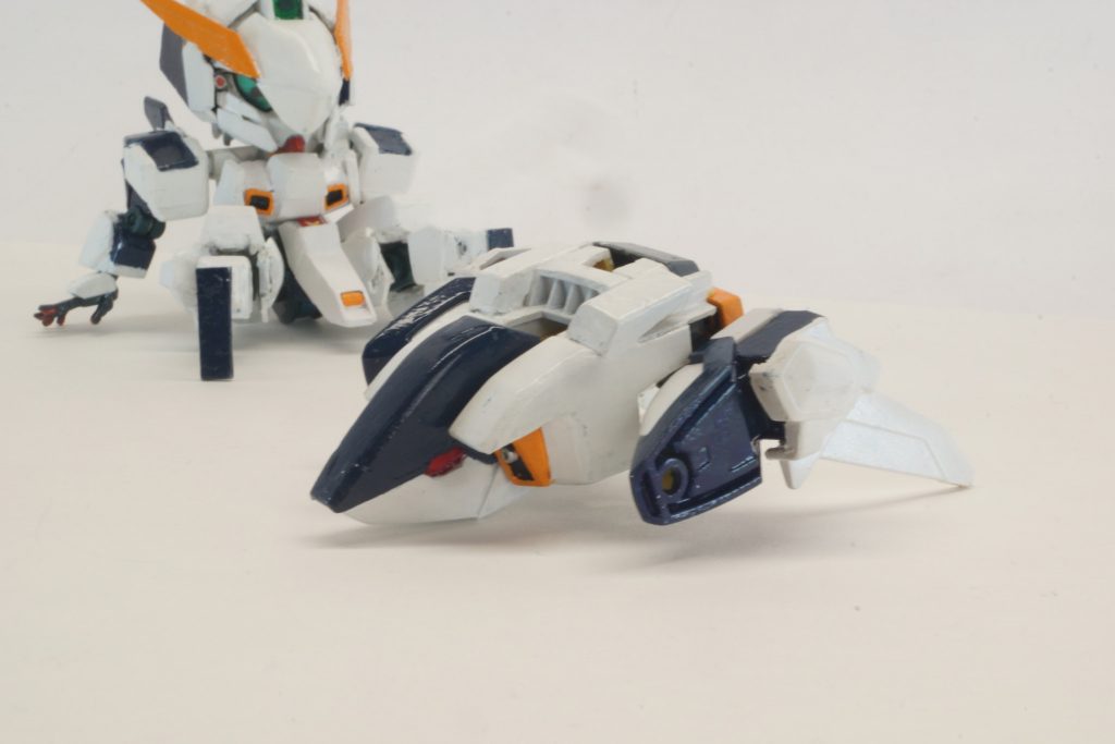 プリムローズEX
普段は機体のバックパックとして使用されますが支援メカとして分離可能。
ちなみにウーンドウォートの下半身をそうびすることができます。