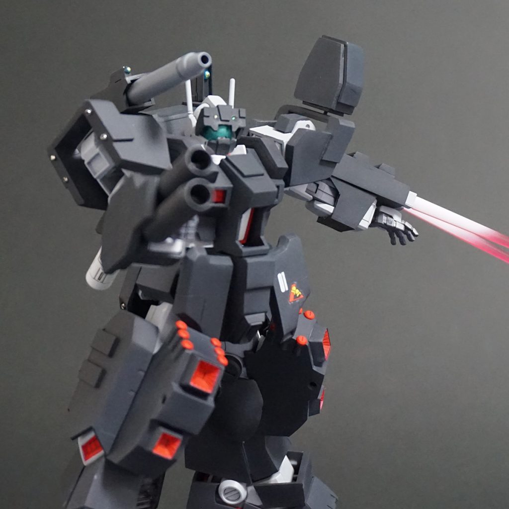 ダブルビームライフルを構えて