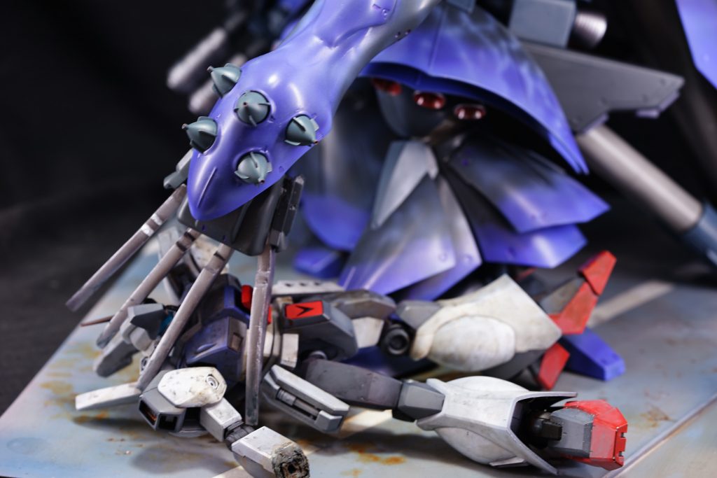 エースのジェガンなので、ガンダムカラーです。