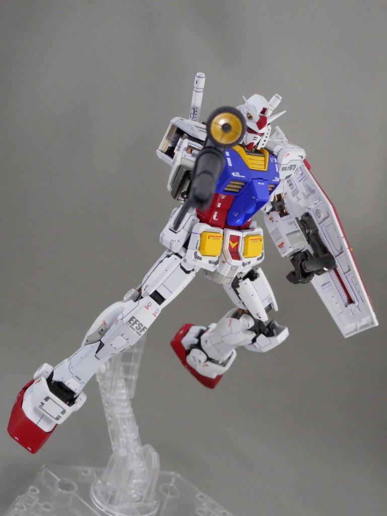 ビームライフルの照準には軽くパールを吹いていますが、写真だと分かりませんね。