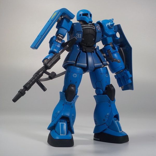 ザクⅠ　ランバラル機　三連装マシンガン＆ヒートロッド付き