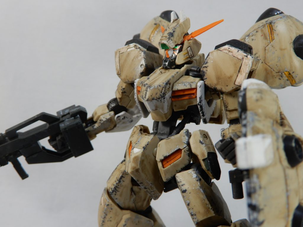 鉄血の世界観に合うようにボロボロ感を意識しました。