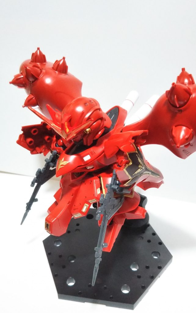 シャアの亡霊のようなものをイメージしてシナンジュとミキシングしました。
角は昔投稿したνガンダムからむしり取りました…