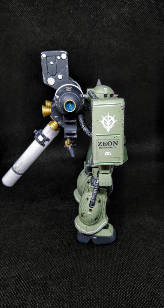 マッシブな機体造形に特徴的なバックパックが、量産機とは思えない力強さと格好良さを醸し出してます。