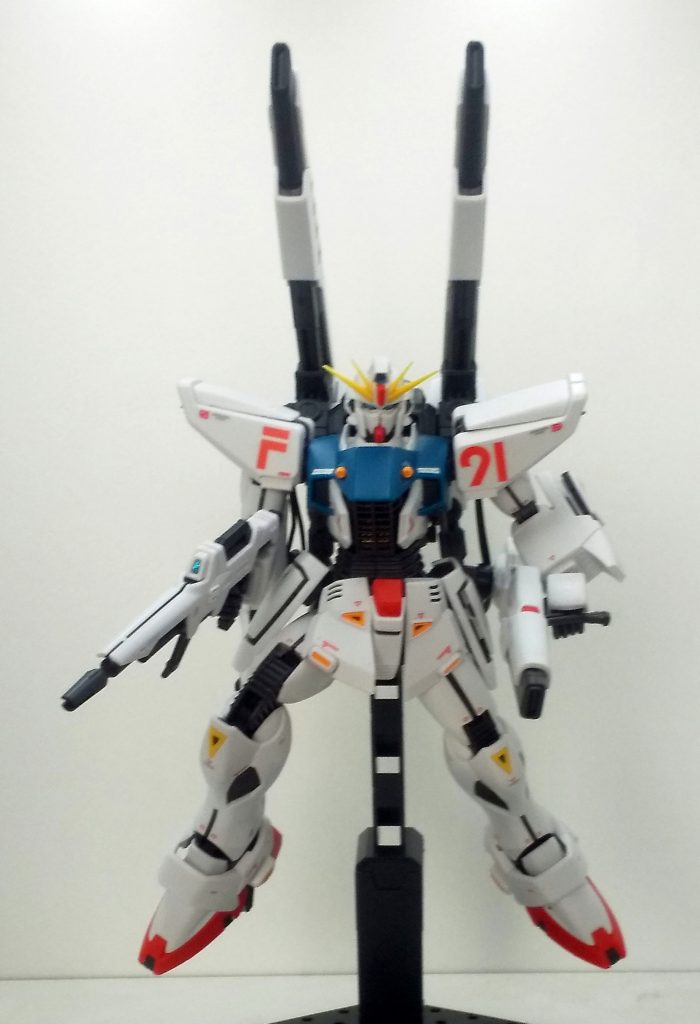 Bio-Computerは人とマシンの新しい種類のインターフェイスです。サイコミュシステムから開発された次世代のデバイスです。
しかし、従来のサイコミュシステムとは違い、操縦者の負担を減らします。Bio-Computerは人の脳の構造に類似しています。
そして、その操縦方法は人の思考と感覚に似ています。感覚的な情報の形でMSのセンサーによって選ばれたデータを直接的に
パイロットに伝えます。驚くべきことは、そのマシンの感覚がパイロットに感じられることです。初期のサイコミュシステムの
様に、Bio-ComputerもパイロットがMSを思考だけを使って操縦することを可能にします。しかし、このシステムの限界稼働は
ニュータイプだけが引き出すことができます。