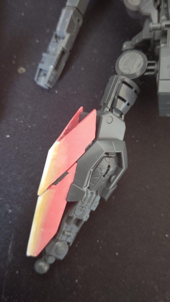 実は両足、両手とも３㎜程大型化しています。塗ったらわからないw