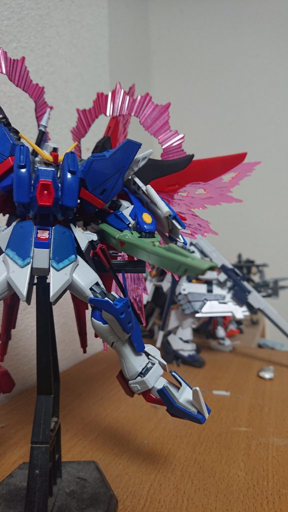 名無し砲や、アロンダイトも問題なく展開出来ます。
胸部の追加アーマーはアビスガンダムのパーツを採用しているので、カリドゥスが追加されています。