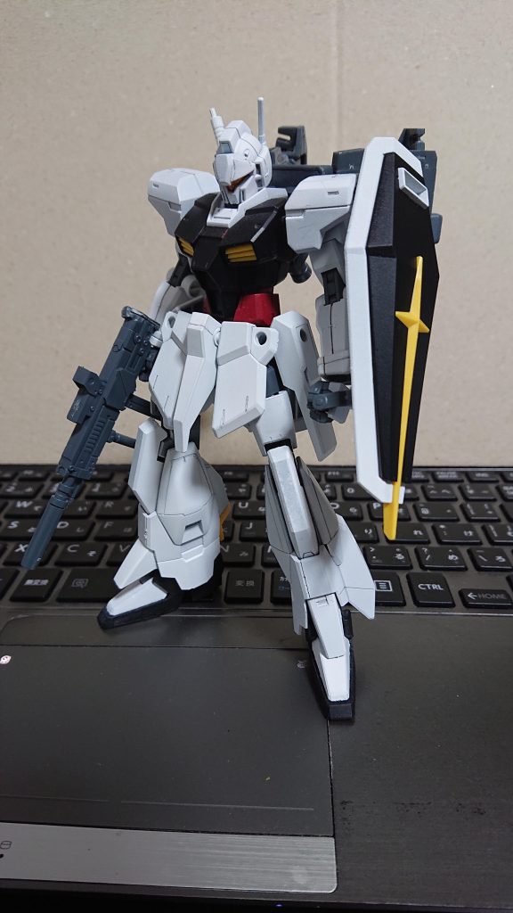 ライトニングガンダムの下半身をミキシングされることでスタイリッシュな見た目を実現！