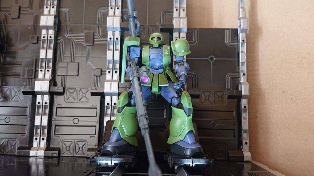 背景が追いつかずダンボール出ちゃっています