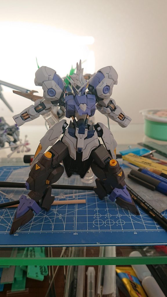 本体完成まで。腕の塗装は諦めて、前だれはネイビーを使いました。