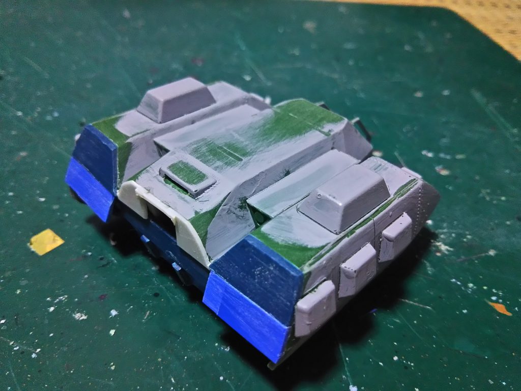 後のベースはシャーシを縮めてます。