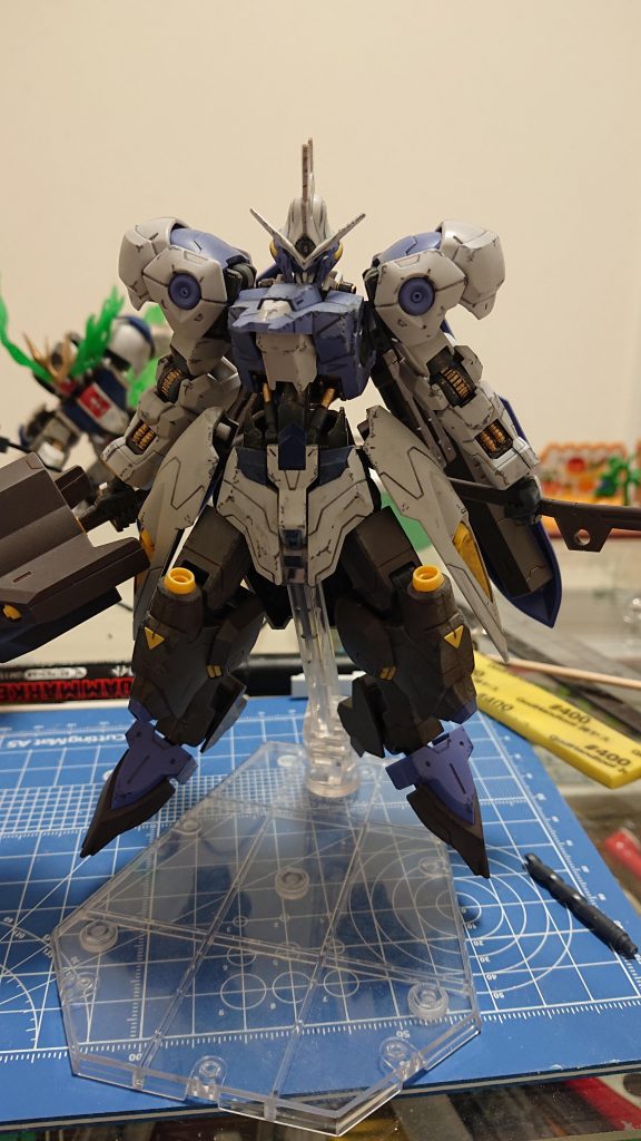 ハゲチョロとタミヤのウェザリングマスターで全体にススをつけました。ほぼわかりませんが…