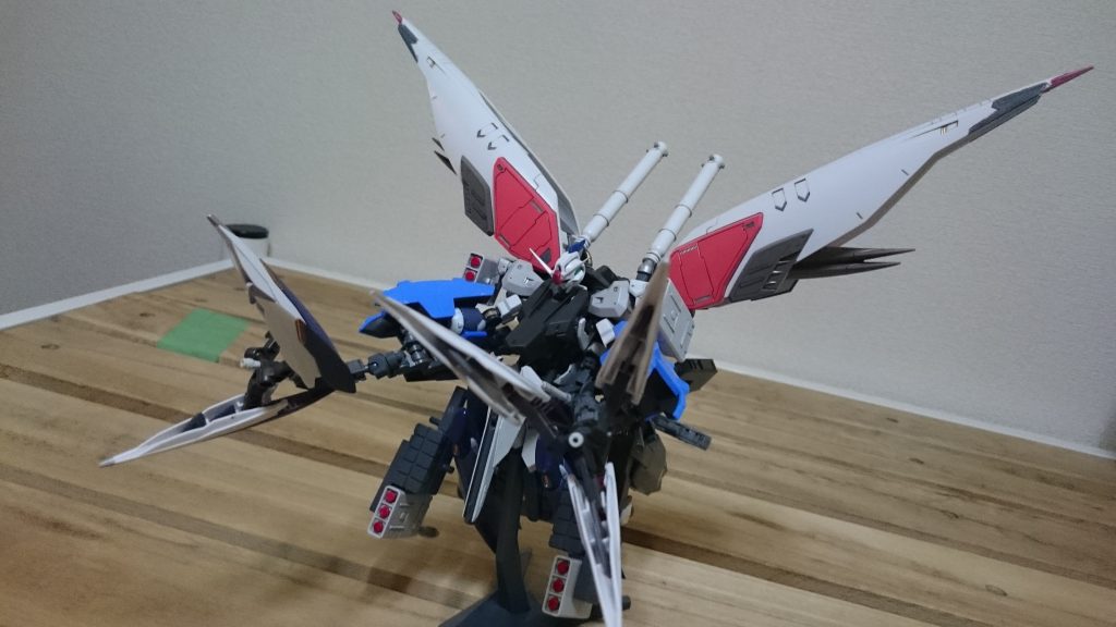 最初はブースターなどパーツ数は今よりもかなり多かったのですが、遊びにくい上ポロポロ外れてしまうので厳選してスッキリさせました