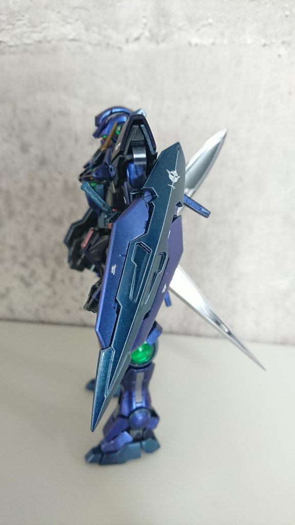 RGはアドバンスフレームがABSなので塗装せずにそのまま。過去にスプレーして関節がバキバキに折れた記憶