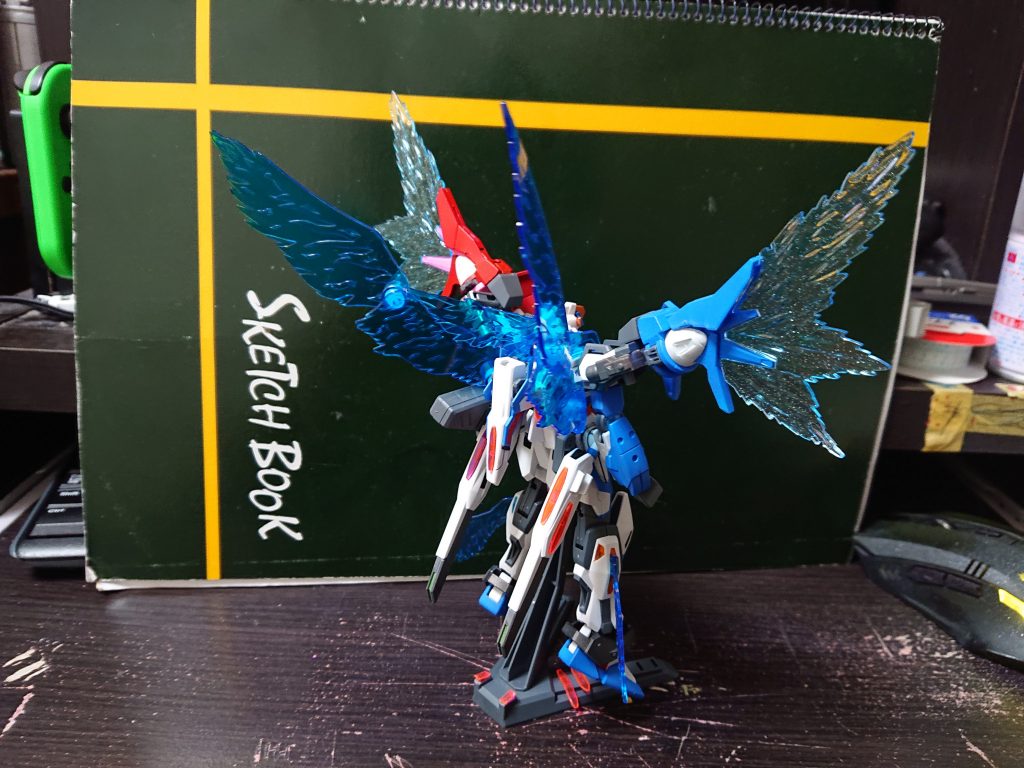 バック
これはこれで背面の物量が楽しいことになってます…w