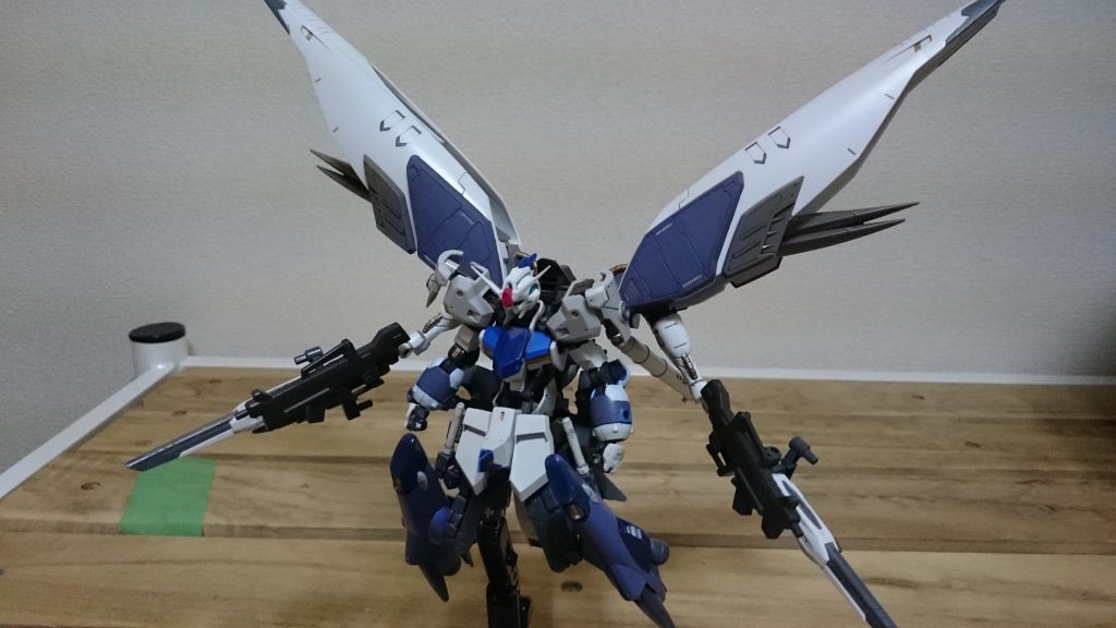 胴体周りをパージした状態
クローの無くなったハシュマルの腕先にはレールガンとマシンガンを持たせて実質4本腕っぽく