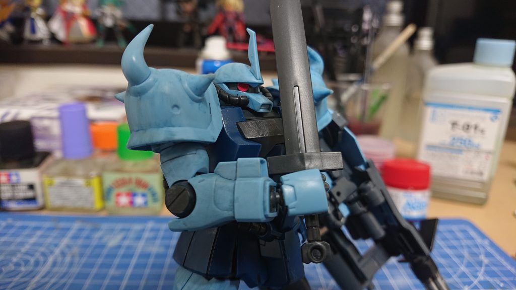 よく見たら、肩のスパイク尖らせたつもりですけど、微妙に整形が上手くいってないですね…
400のスポンジヤスリで円を描く様にやすったつもりなんですけどねぇ(´・_・`)
上手なやり方教えてクレメンス(丸投げ)