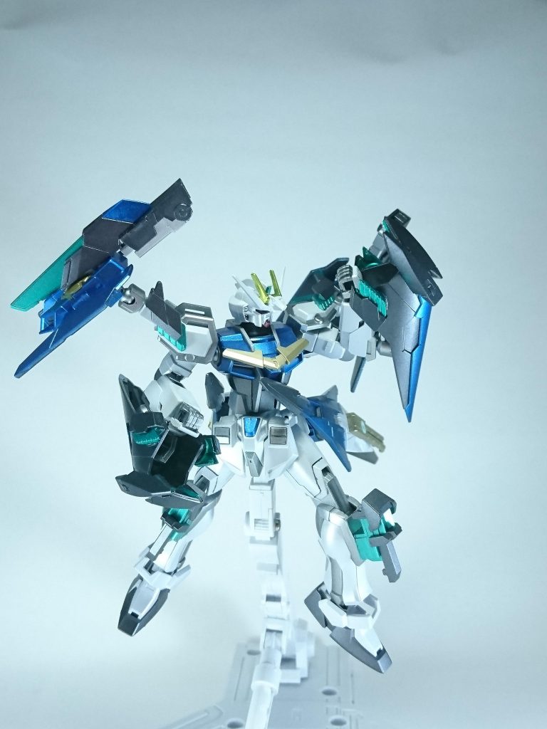 サイコ・シャードはサイコフレームと同様、発動状態だと強度が上がるため、それを相手に叩き付けて引き裂くことや相手の攻撃を防ぐことに使用される。またアクセル・パッケージと同様に、サイコ・フィールドを利用した移動手段として用いることも可能である。