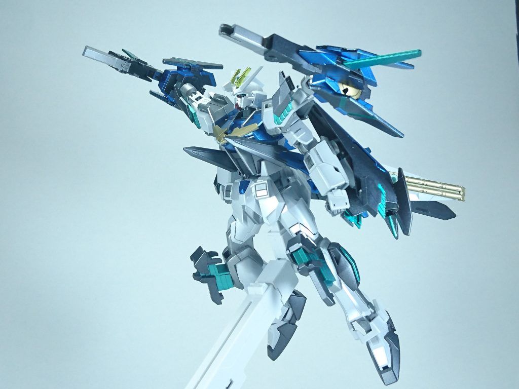 ～オルタ・システム加速形態～「アクセラレイター・オルタ」アクセル・パッケージとオルタ・システムを同時稼働させた形態。通常のアクセラレイター以上の加速が可能になったものの、稼働時間が更に短くなりパイロットにも重症を負わせたとされる。今回の投稿は以上になります。前回投稿したストライクFからかなり時間がかかってしまいましたが、どうにか投稿に漕ぎ着けられました。少しオリジナル設定が入ったため、合わない人もいるかもしれませんが……。ストライカーパックは現在も制作中なので、完成次第、投稿させていただきます。今まで以上にアンバランスな機体となりましたが、この作品も皆さんの目に留まって頂けたのなら幸いです。