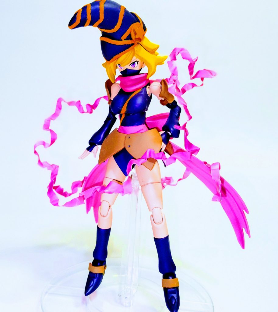 ガガガ先輩ことガガガマジシャン風ポーズで
マスク顔も付属していてとてもありがたいですw