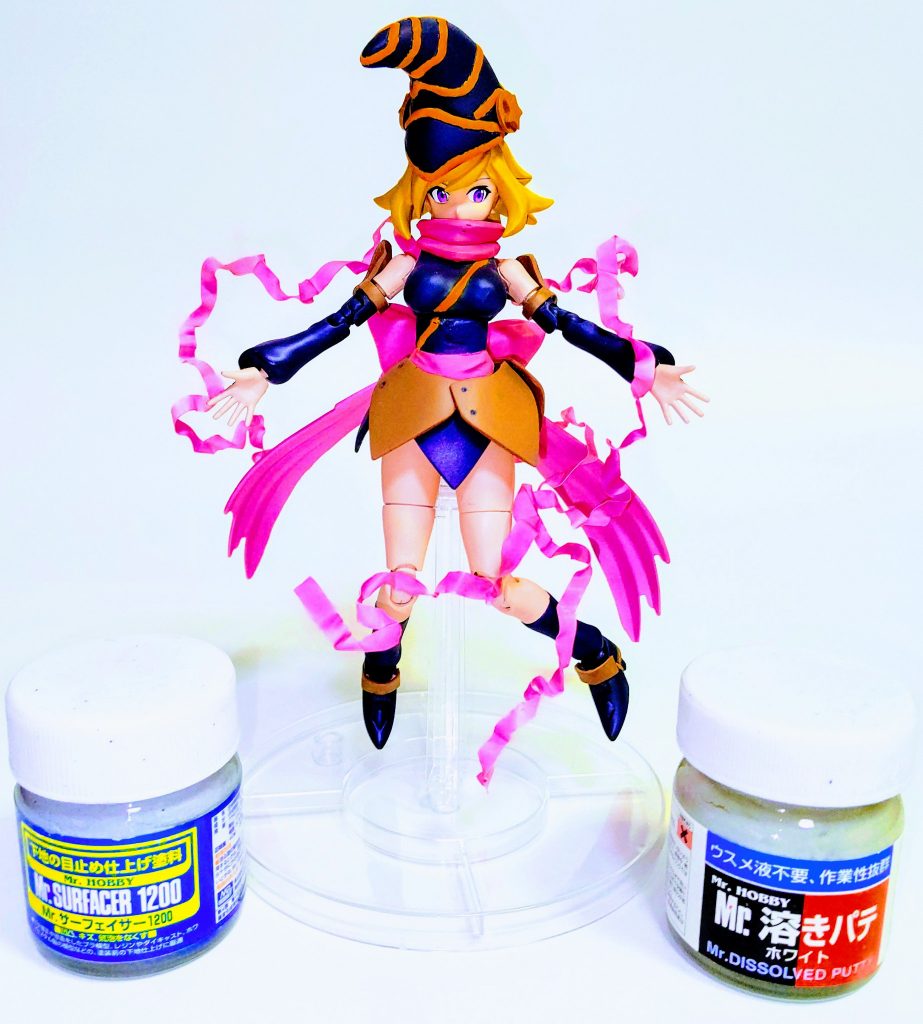 自分、必要な道具だけをプラモ部屋から居間に持ってきて作業しているのですが、ある日の事…
俺<おいィ⁉️昨日まで使ってて、間違いなくこの箱に入れといた溶きパテのビンが消えてるんだが⁉️妖怪パーツ隠しはとんでもない物を盗んで行きました‼️
嫁<はぁ?……そのビンじゃないの?
俺<違うわ‼️これはサーフェイサーのビン‼️全然別物なの‼️……でも……あルぇ?Σ( ゚Д゚)
実は溶きパテ溶きパテと書いてきましたが、制作の最初から残りわずかになってトロトロになったサフを溶きパテと勘違いして散々使っていました…wある日突然ビンが違う‼️と認識して大騒ぎとは…サフとはいえ、一応パテみたく固まってるし問題ないと思いたい…しかしこの年で認知症でしょうか…w?((( ;゚Д゚)))
閲覧ありがとうございました‼️(*`・ω・)ゞ