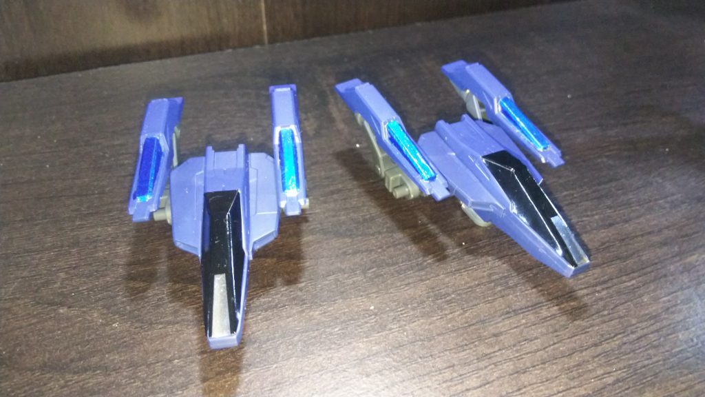 追加武装その2

セイと共に作られたレヴ、ビルドレヴです

グリッターレヴとは違い、このレヴには攻撃武器は搭載されておらず、これに出来る事は基本的にはプラフスキーゲートの発生、防御の為にエネルギーシールドを出すなど、完全にサポート特化のレヴとなってます

ただ、グリッターレヴよりも１度に貯蔵出来るエネルギー量が多いので、本体から離れての活動時間が大幅に上がっています