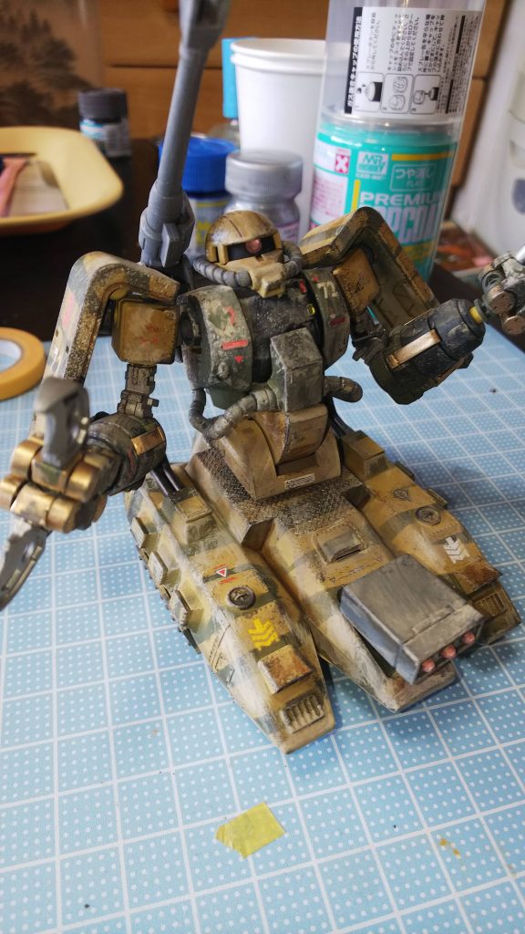 最終的にウェザリングカラーとウェザリングペーストで汚して完成となります。
思えばガンプラ復帰して初めて本格的にミキシングして完成させることが出来て奇跡のようでした。
製作機関は1ヶ月半くらいです。