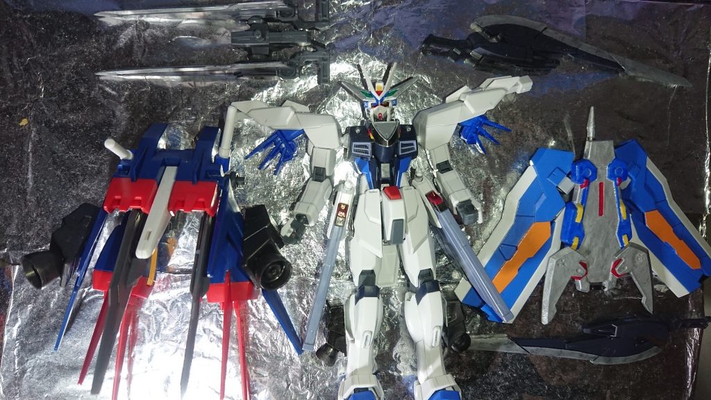 スタディックディスプレイじゃないけど 
武装少なく感じる
でも
MMI-M15 クスィフィアスレール砲×2
ビームサーベル×2
ラケルタビームサーベル×2 
バインダードラグーンライフル×1
Tarms×1
ヒートソード×2
と大幅に近接武装を積んでいる